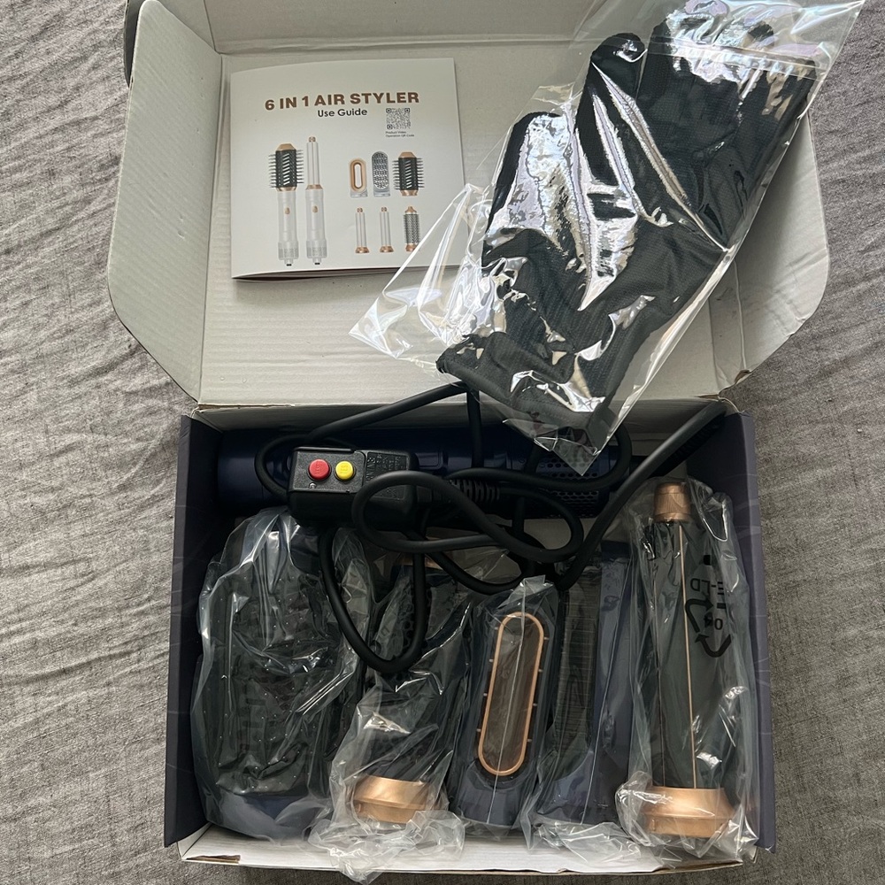 6 in 1 Air Styler Hair Tool - Black and Gold